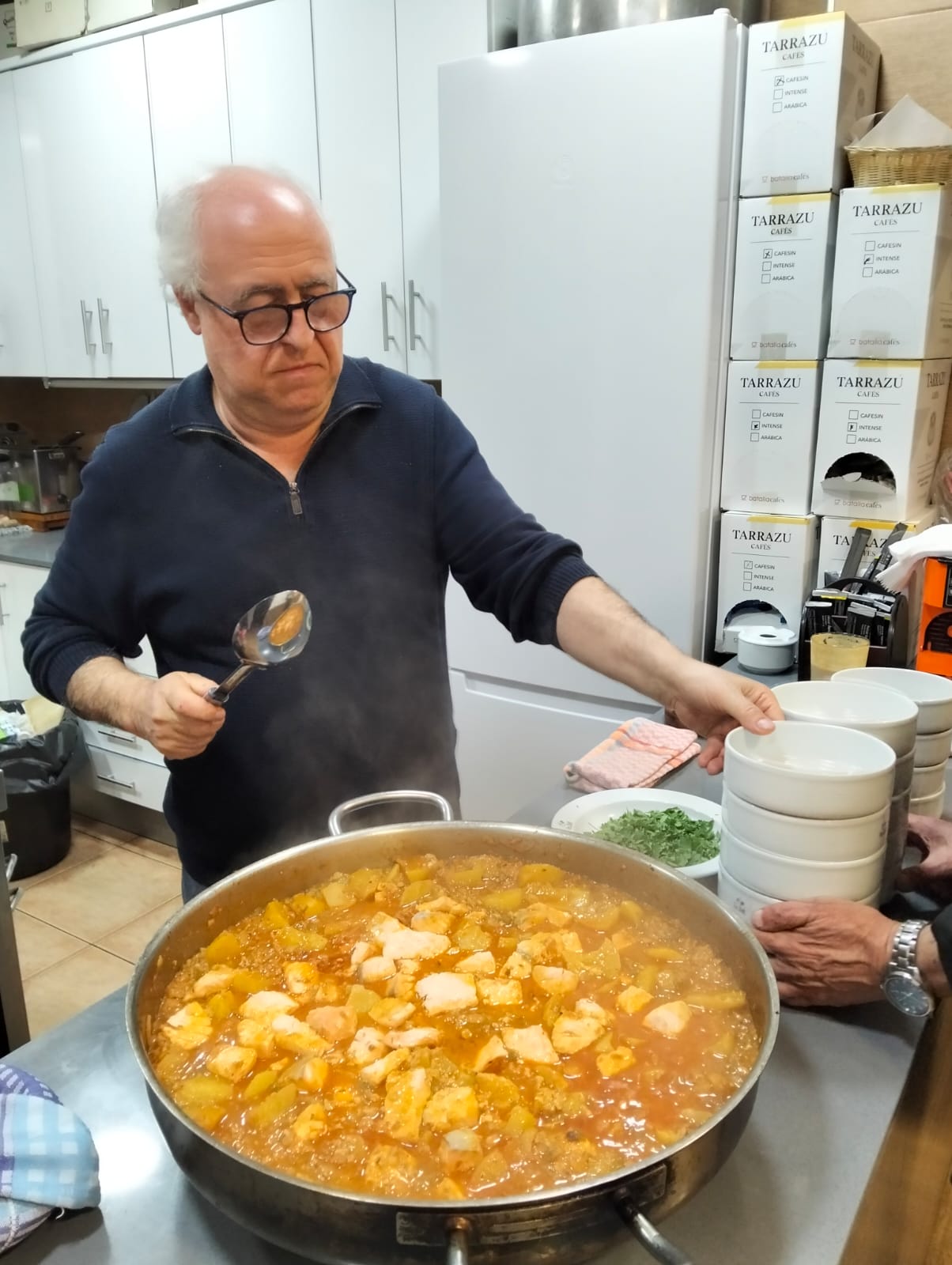 Preparació del segon: servei del marmitako