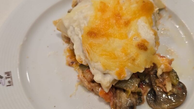 Lassanya gratinada de bolets i verdures